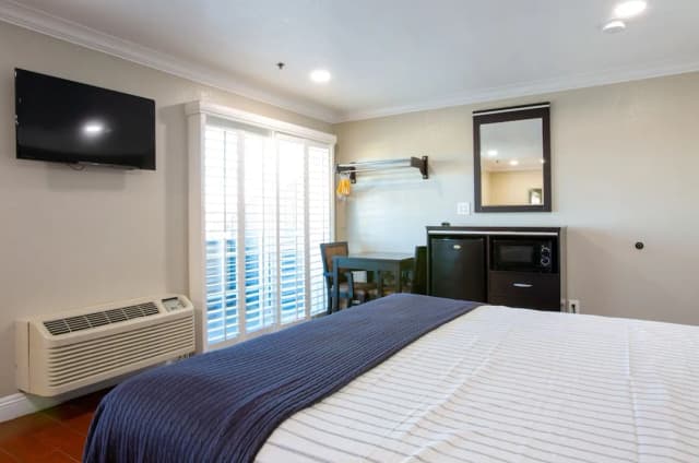 英格爾伍德洛杉磯國際機場溫德姆速 8 飯店-Deluxe King Bed with Balcony-8