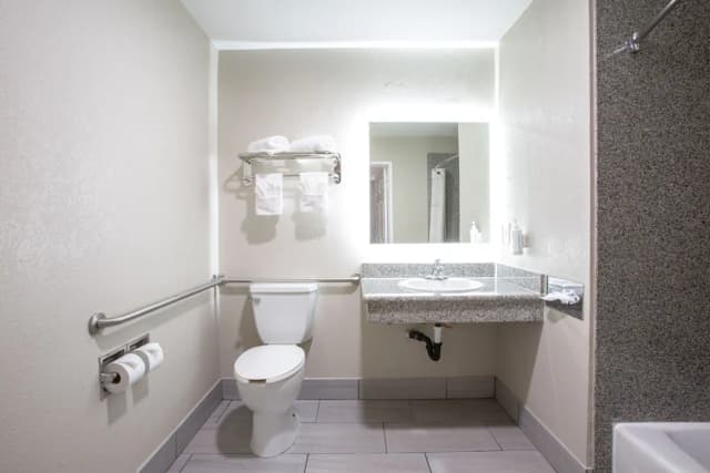 英格爾伍德洛杉磯國際機場溫德姆速 8 飯店-Accessible One King Bed-4