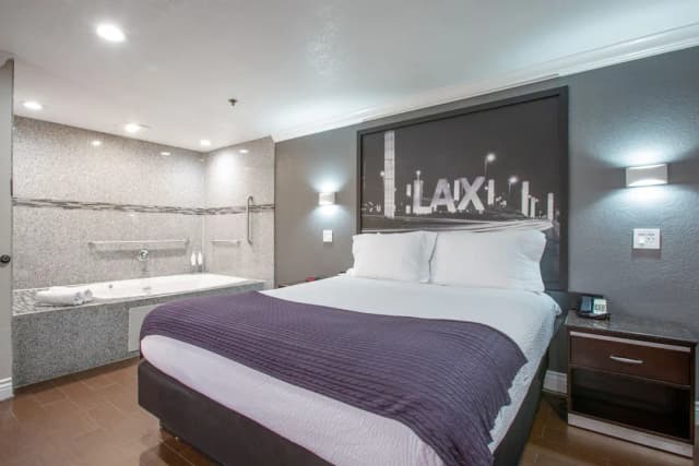 英格爾伍德洛杉磯國際機場溫德姆速 8 飯店-One King Bed with Jacuzzi-4