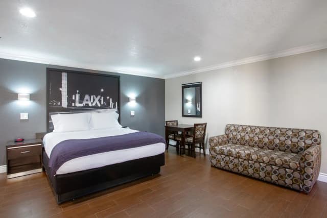 英格爾伍德洛杉磯國際機場溫德姆速 8 飯店-One King Bed with Jacuzzi-5