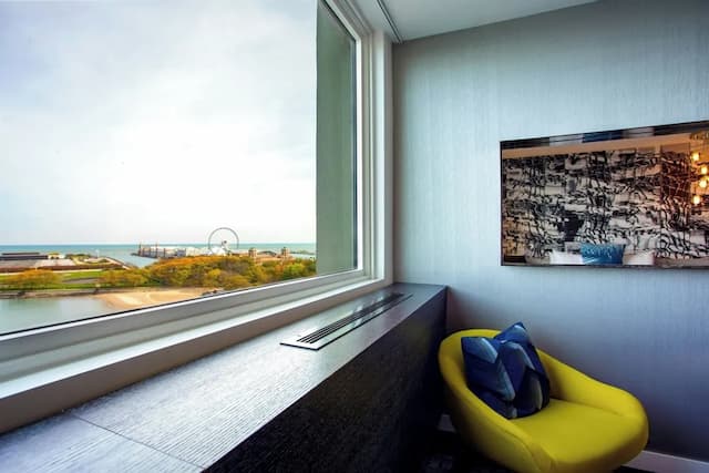 The Wade-Premium Room, 1 King Bed, Lake View-2