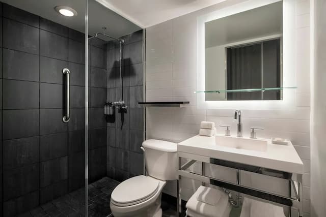 The Wade-Premium Room, 1 King Bed, Lake View-9