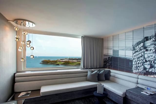 The Wade-Premium Room, 1 King Bed, Lake View-4