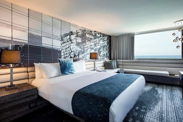 The Wade-Premium Room, 1 King Bed, Lake View-1