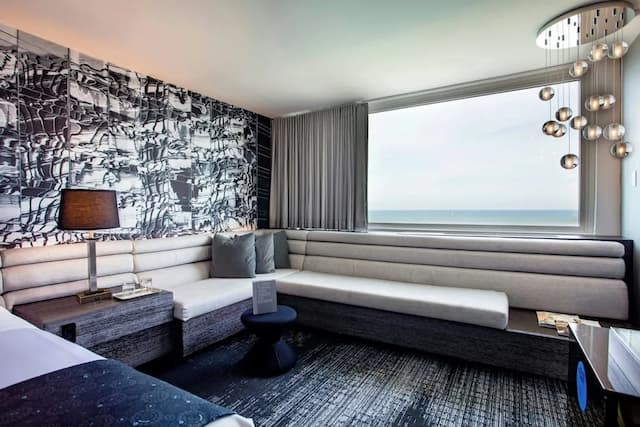 The Wade-Room, 1 King Bed, Lake View-8