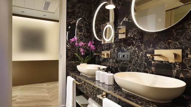 FH55 Grand Hotel Palatino-Suite, Hot Tub, City View-7