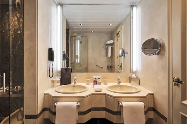 Wellington Hotel & Spa Madrid-Executive Room-4