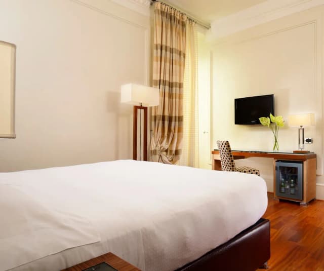 羅馬烏納飯店-高級雙人房-5