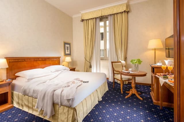 UNA Hotels Empire Roma-Executive Double Room-3