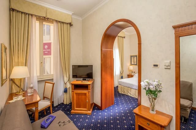 UNA Hotels Empire Roma-Executive Double Room-2
