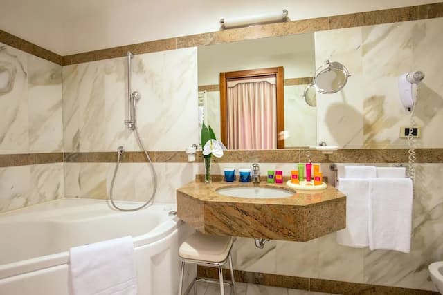 UNA Hotels Empire Roma-Suite-5