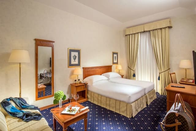 UNA Hotels Empire Roma-Classic Double Room (2 Adults + 1 Child)-1
