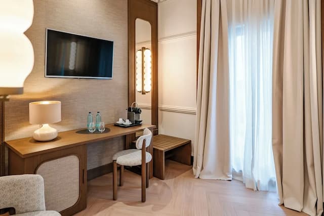 Hotel Vincci Soho-Superior room single use Barrio de las Letras view with balcony-1