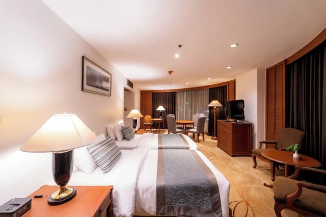 センチュリー・パーク・ホテル-Family Executive Suite, 2 Bedrooms-1