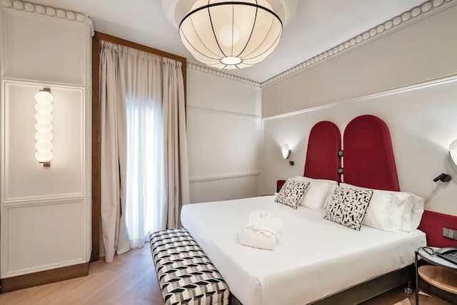 Hotel Vincci Soho-Deluxe Room-2