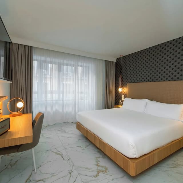 UMusic Hotel Madrid-Premium Guestroom-1