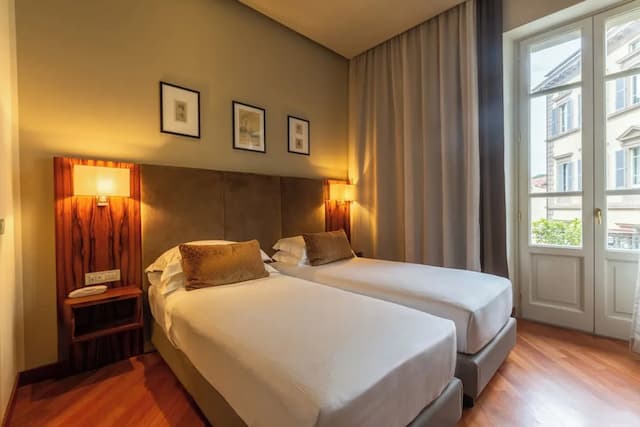 ホテル エンバシー-デラックス ダブルまたはツインルーム-4