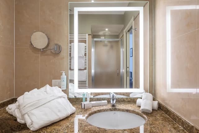 ホテル エンバシー-デラックス トリプルルーム-4