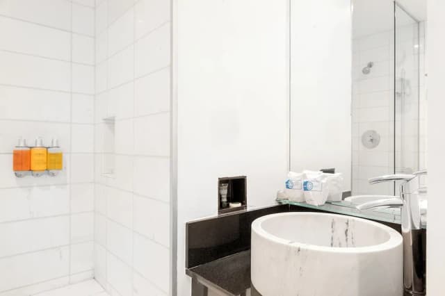 The O Hotel, Trademark Collection by Wyndham-华丽客房, 1 张特大床, 无烟房-16
