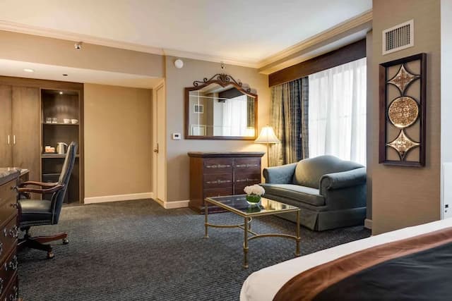 The Whitehall Hotel, BW Premier Collection-套房, 1 张特大床, 无烟房 (Living Room;Presidential)-2