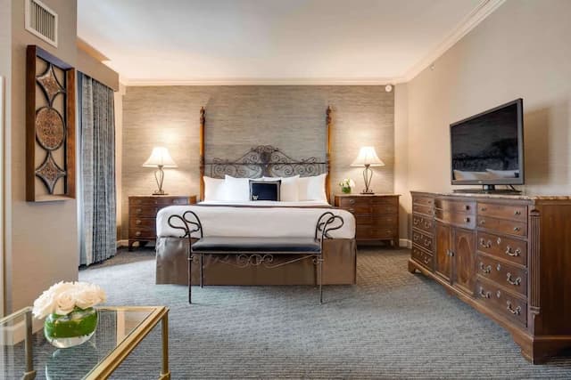 The Whitehall Hotel, BW Premier Collection-套房, 1 张特大床, 无烟房 (Living Room)-1