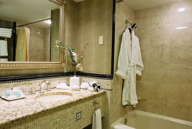 The Whitehall Hotel, BW Premier Collection-套房, 1 张特大床, 无烟房 (Living Room)-5