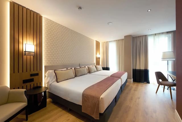 Catalonia Ramblas-华丽客房 (Superior, 2 adults & 2 children)-2