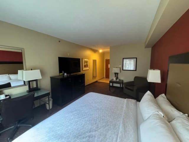 安克拉治智選假日飯店 IHG 旗下飯店-客房, 1 張特大雙人床, 身障無障礙空間, 非吸煙房 (Bathtub w/ Grab Bars)-12