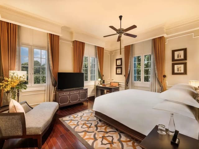 Sofitel Legend Metropole Hanoi-Heritage wing, Charlie Chaplin Suite with Metropole Privileges and Benefits, King Bed-5