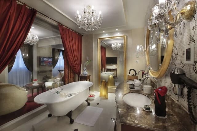 Sofitel Legend Metropole Hanoi-Opera wing, Grand Prestige Suite with Club Privileges and Benefits, King Bed-4