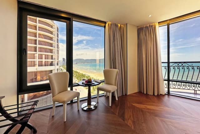 ホリデービーチホテルダナン-プレジデンシャル スイート ダブルベッド 1 台 浴槽 オーシャンビュー-6