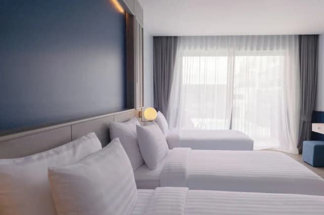 푸켓 해저 그랜드 호텔-Deluxe Triple Pool View Room-2