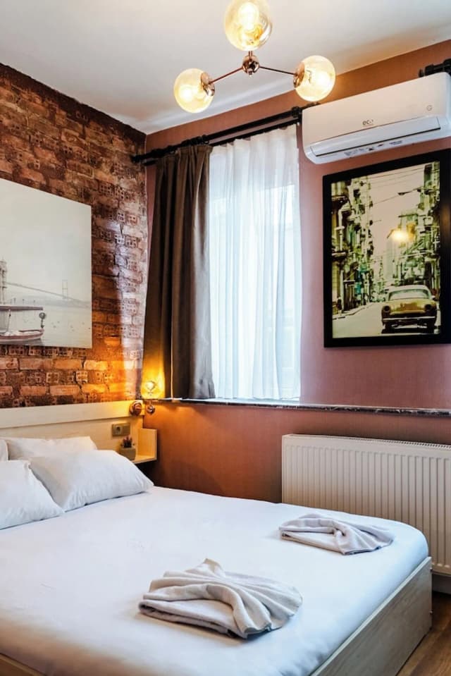 Cheers Porthouse-Standard Double Room Single Use-6