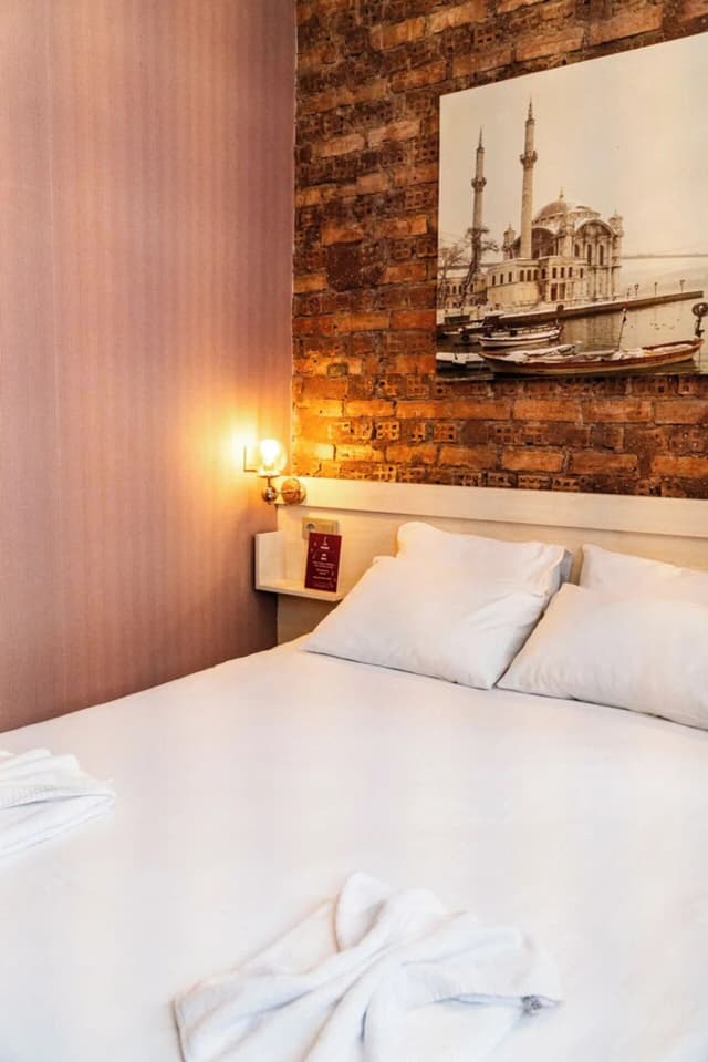 Cheers Porthouse-Standard Double Room Single Use-4