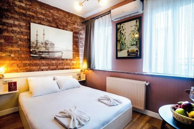 Cheers Porthouse-Standard Double Room Single Use-1