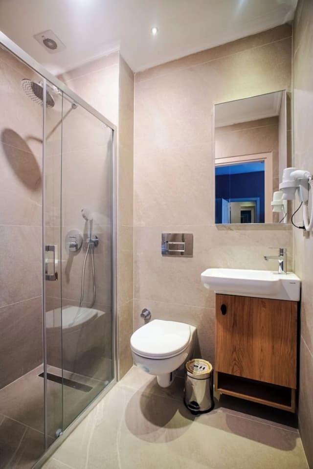 Cheers Porthouse-Standard Double Room Single Use-7