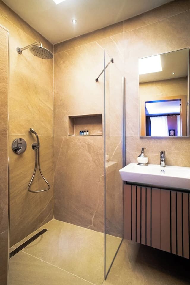 Cheers Porthouse-Deluxe Double or Twin Room-11