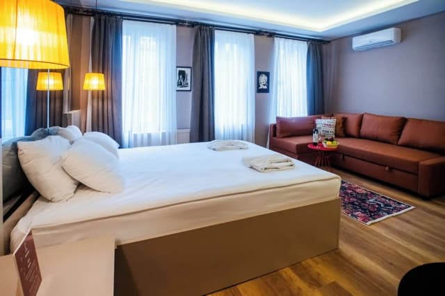 Cheers Porthouse-Deluxe Triple Room-6