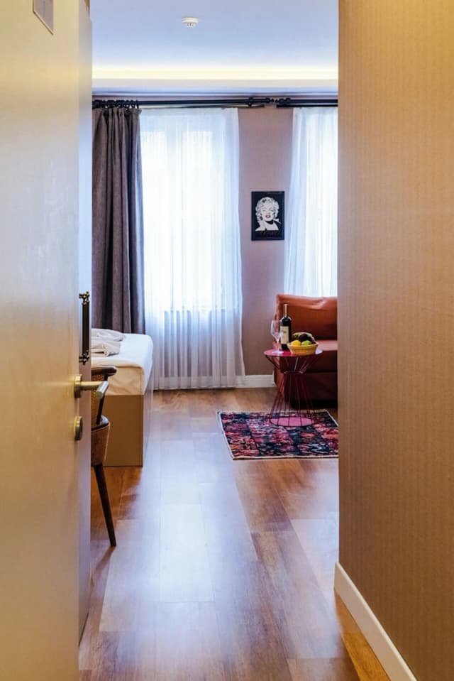 Cheers Porthouse-Deluxe Triple Room-5