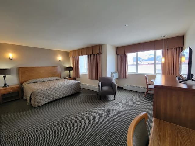 Breeze Inn-Classic Double Room Single Use, 1 King Bed, Non Smoking, Corner-4