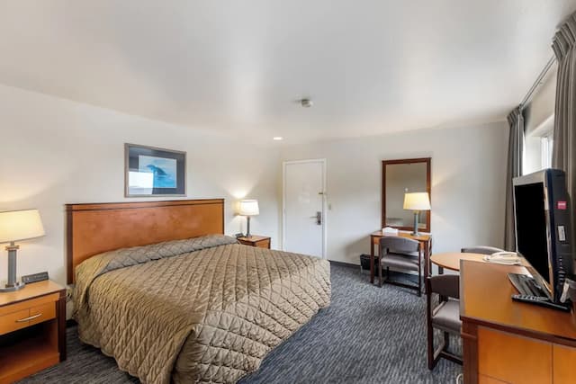 Breeze Inn-Classic Double Room Single Use, 1 King Bed, Non Smoking, Corner-7