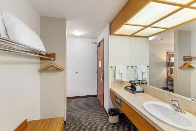 Breeze Inn-Deluxe Suite, 2 Queen Beds, Air conditioning-10