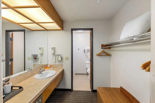 Breeze Inn-Deluxe Suite, 2 Queen Beds, Air conditioning-11