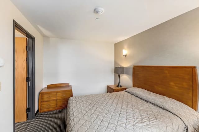 Breeze Inn-Deluxe Suite, 2 Queen Beds, Air conditioning-5