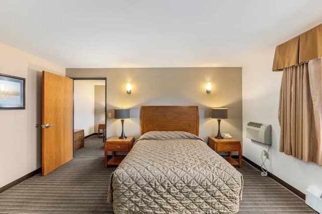 Breeze Inn-Deluxe Suite, 2 Queen Beds, Air conditioning-4