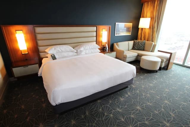 Marriott Marquis Houston-Single Room, 1 King Bed with Sofa bed, Pool View-3