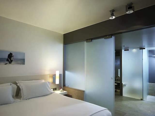 Sofitel Munich Bayerpost-IMPERIAL SUITE - King Size Bed - Glamorous New Hollywood Look-1