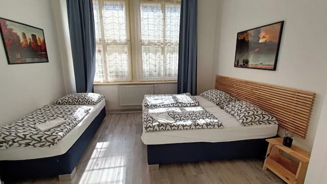 A Plus Hostel - Centrum-基础三人房 (Bathroom/Kitchen shared)-1