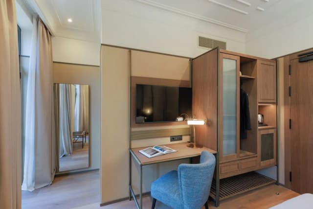 Hotel Medinaceli-Superior Double Room-8