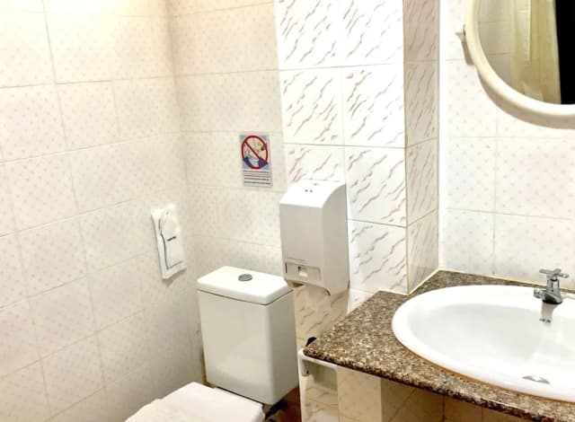 Phunyanuch Hotel-Standard Twin Room-9